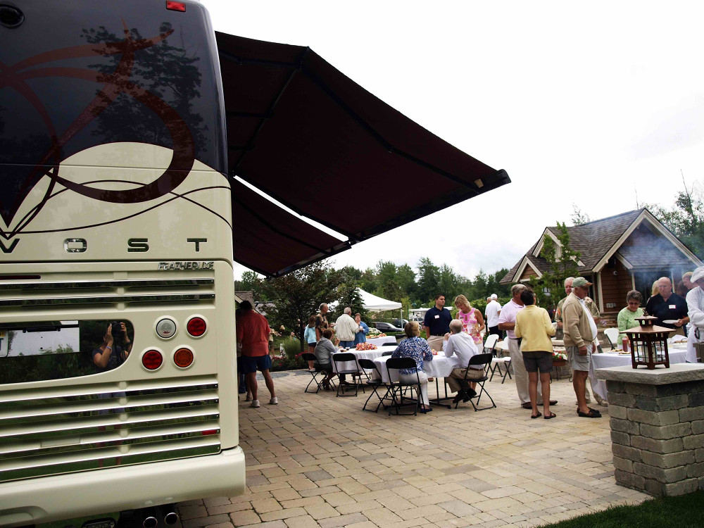 Prevost Featherlite Coaches Cook-Out